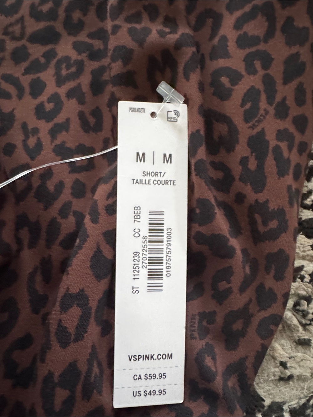 VS PINK flare leggings cheetah print! Super cute heart print!! BNWT - Picture 4 of 4